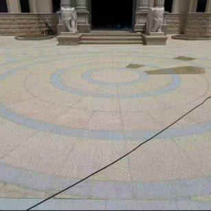 芜湖 黄金麻芝麻灰花岗岩石材地铺拼接效果