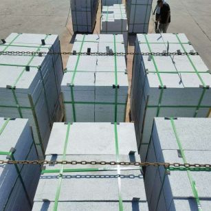 芜湖 芝麻白花岗岩5公分地铺石 花岗岩厂家工厂装车日常