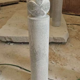 芜湖 芝麻白花岗岩石材挡车石柱、停车柱、圆柱挡车柱、方柱挡车柱等