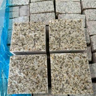 芜湖 黄金麻花岗岩自然面小方块，弹石，马蹄石等