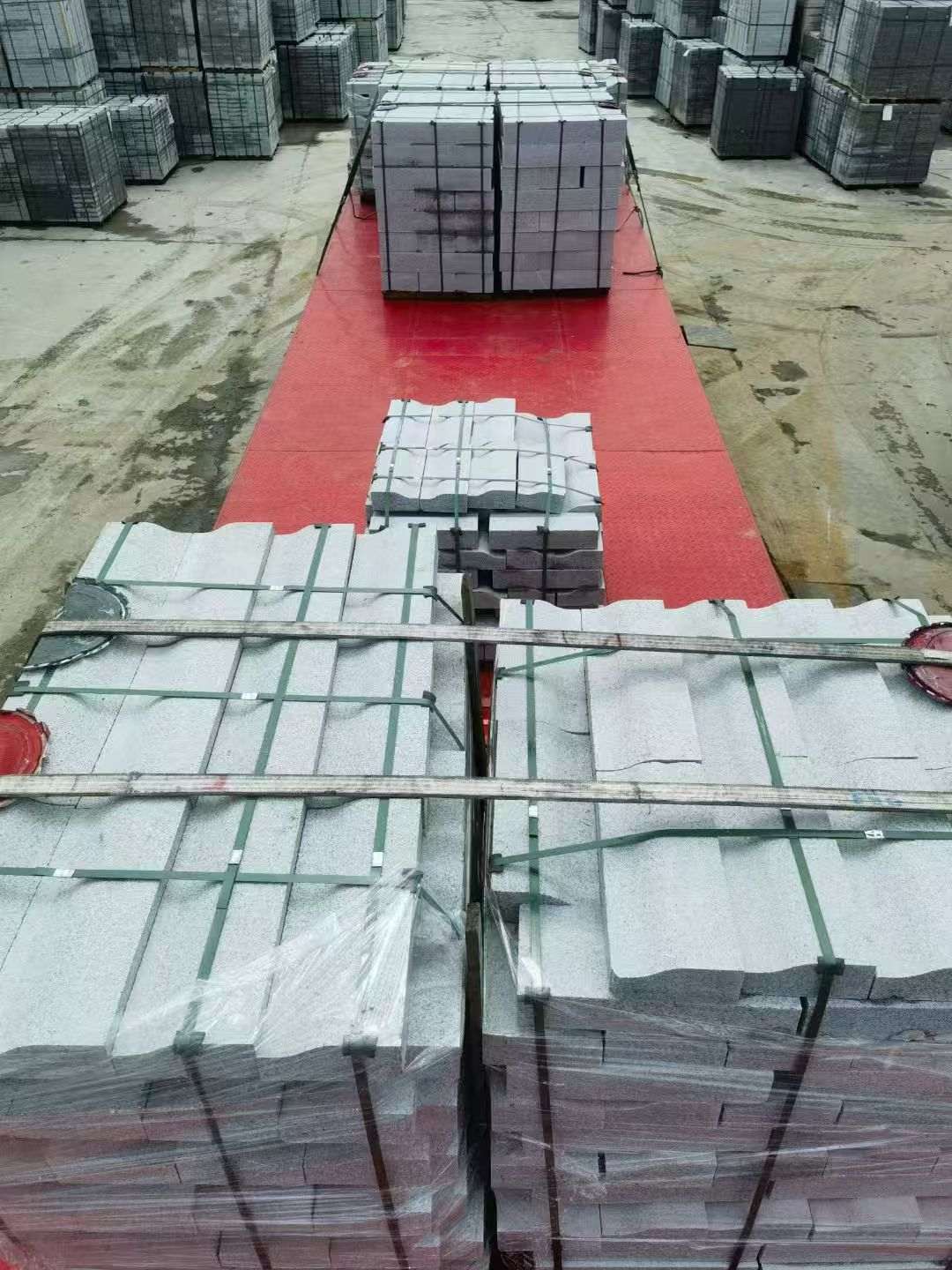 芜湖 芝麻白仿形加直形路沿石出货日常