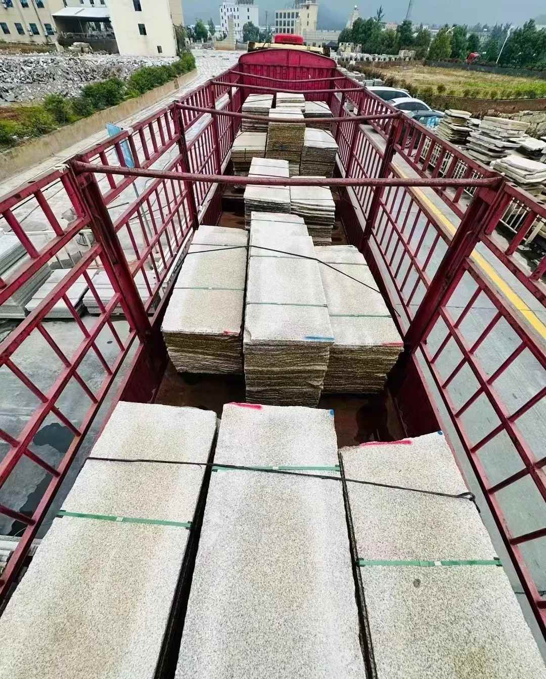 芜湖 黄金麻花岗岩荔枝面，光面毛板装车完成