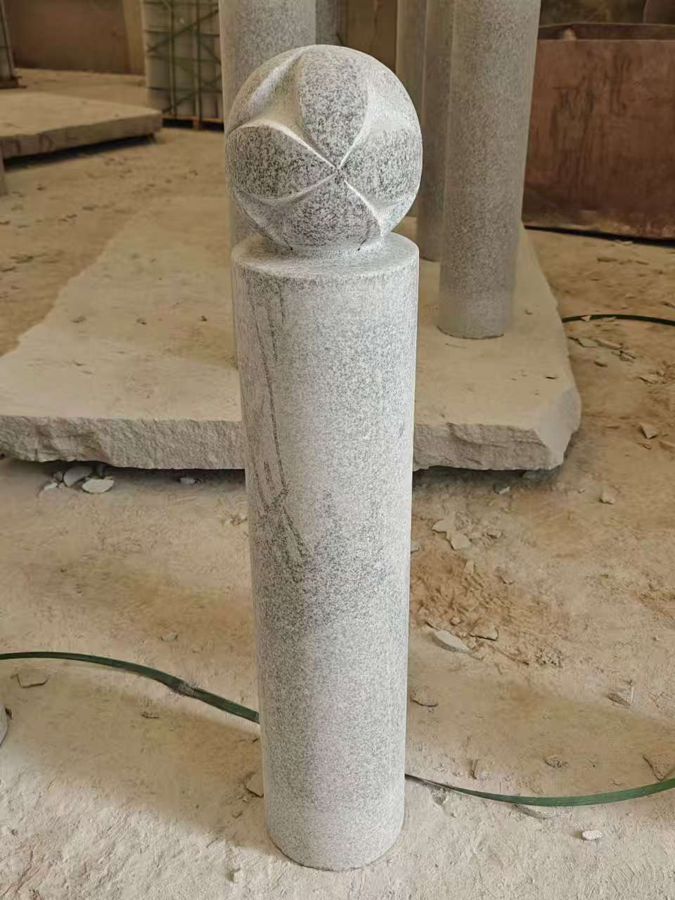 芜湖 芝麻白花岗岩石材挡车石柱、停车柱、圆柱挡车柱、方柱挡车柱等