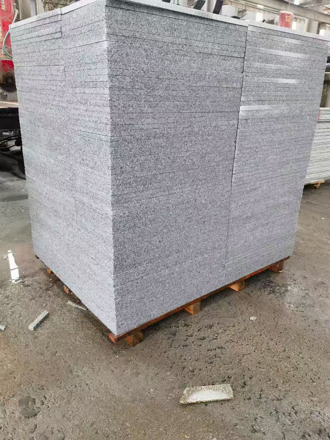 芜湖 芝麻白火烧面1.8厚300*600地铺石，尺寸标准，厚薄均匀