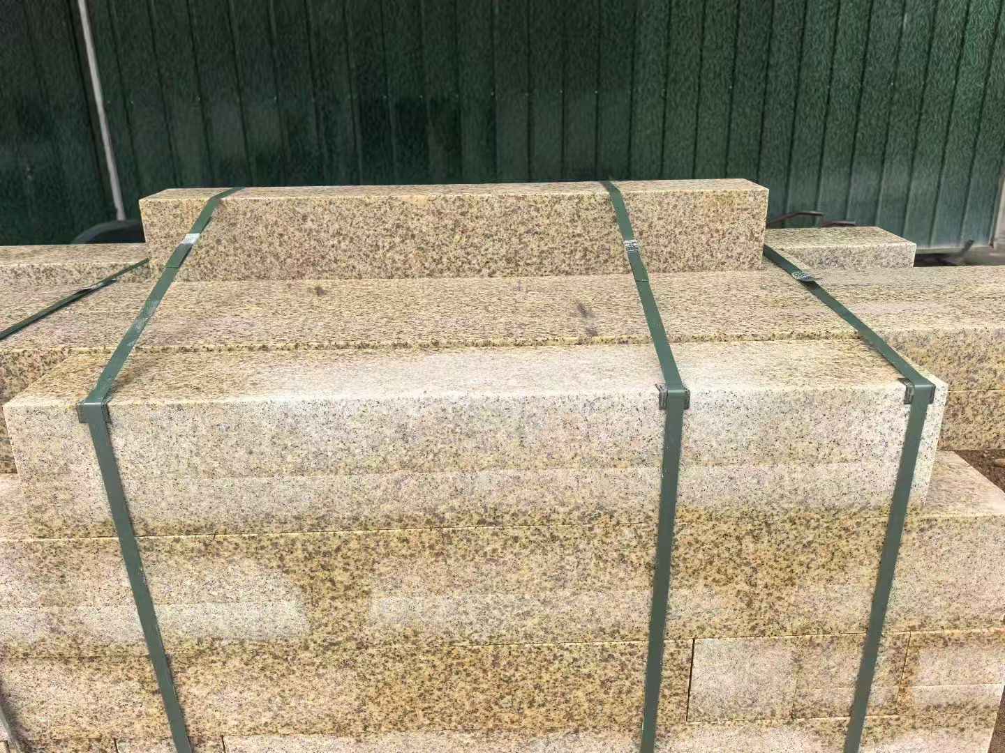 芜湖 黄金麻花岗岩石材机切面栏杆料半成品