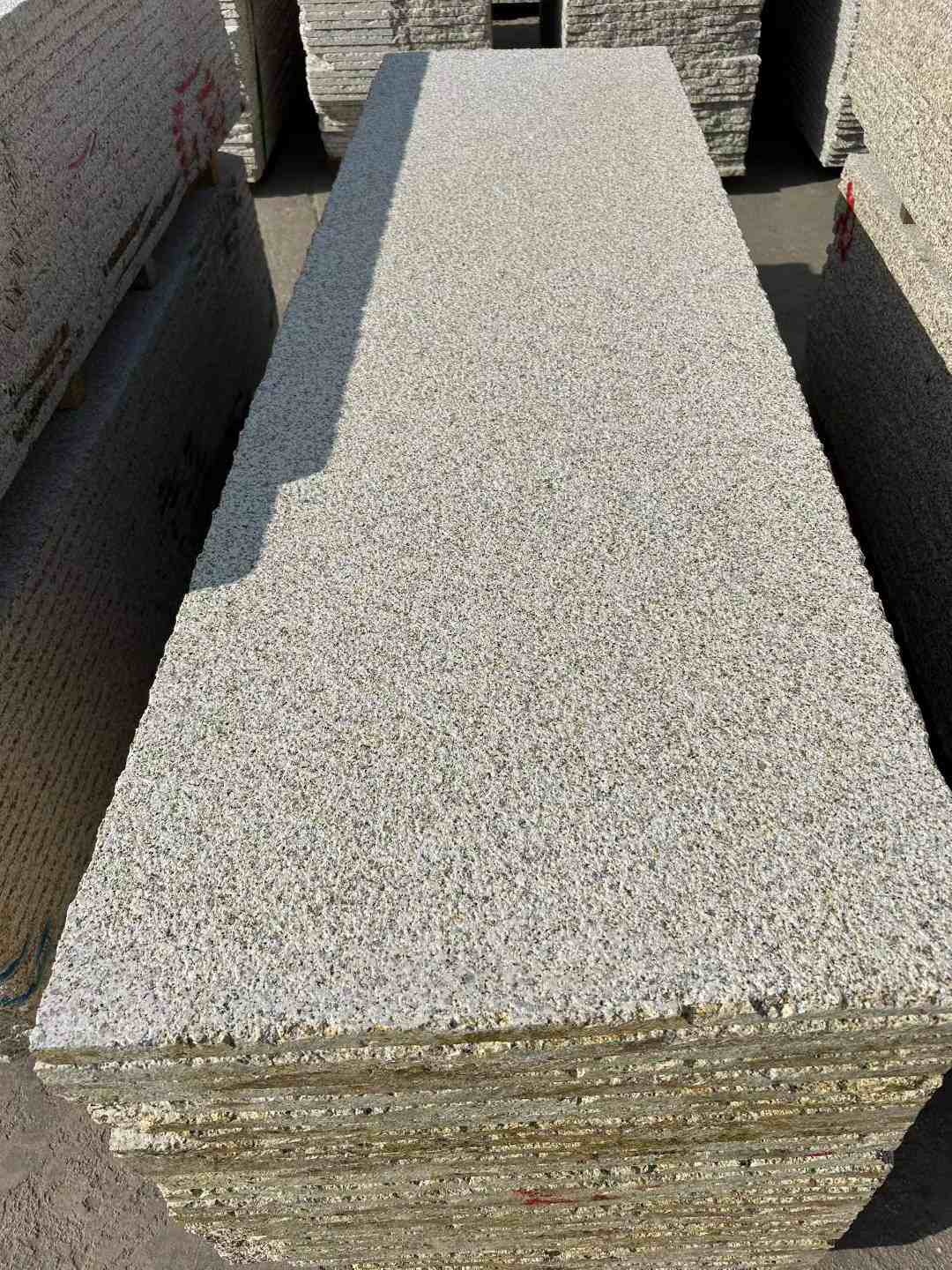 芜湖 黄金麻花岗岩荔枝面毛板，半成品