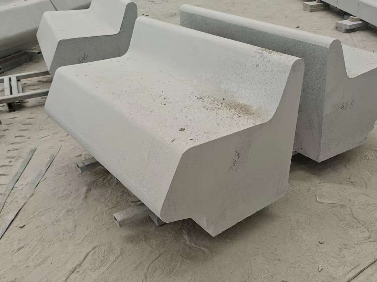 芜湖 芝麻白花岗岩异形坐凳，石凳