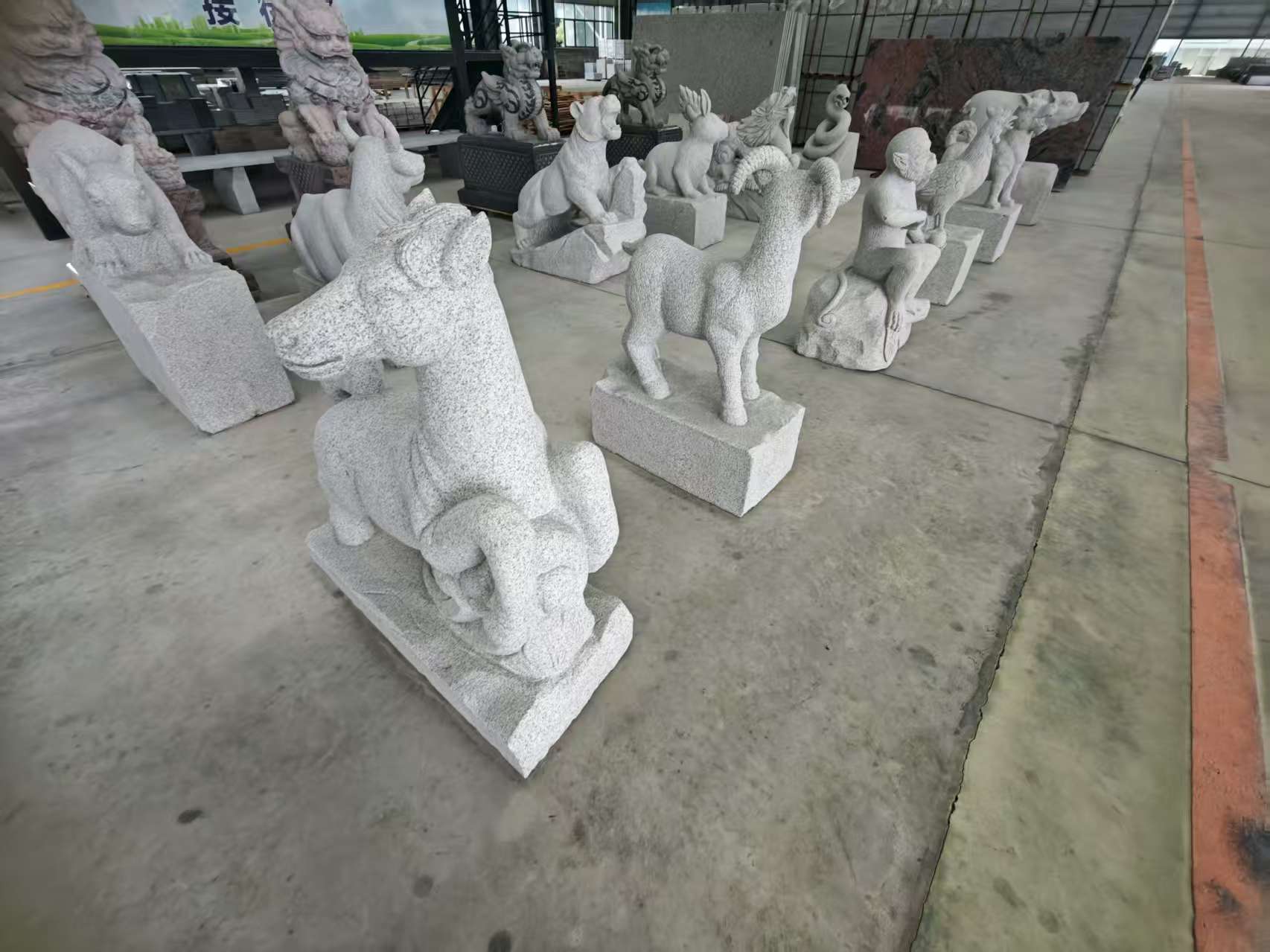 芜湖 芝麻白花岗岩造型立体雕刻——十二生肖