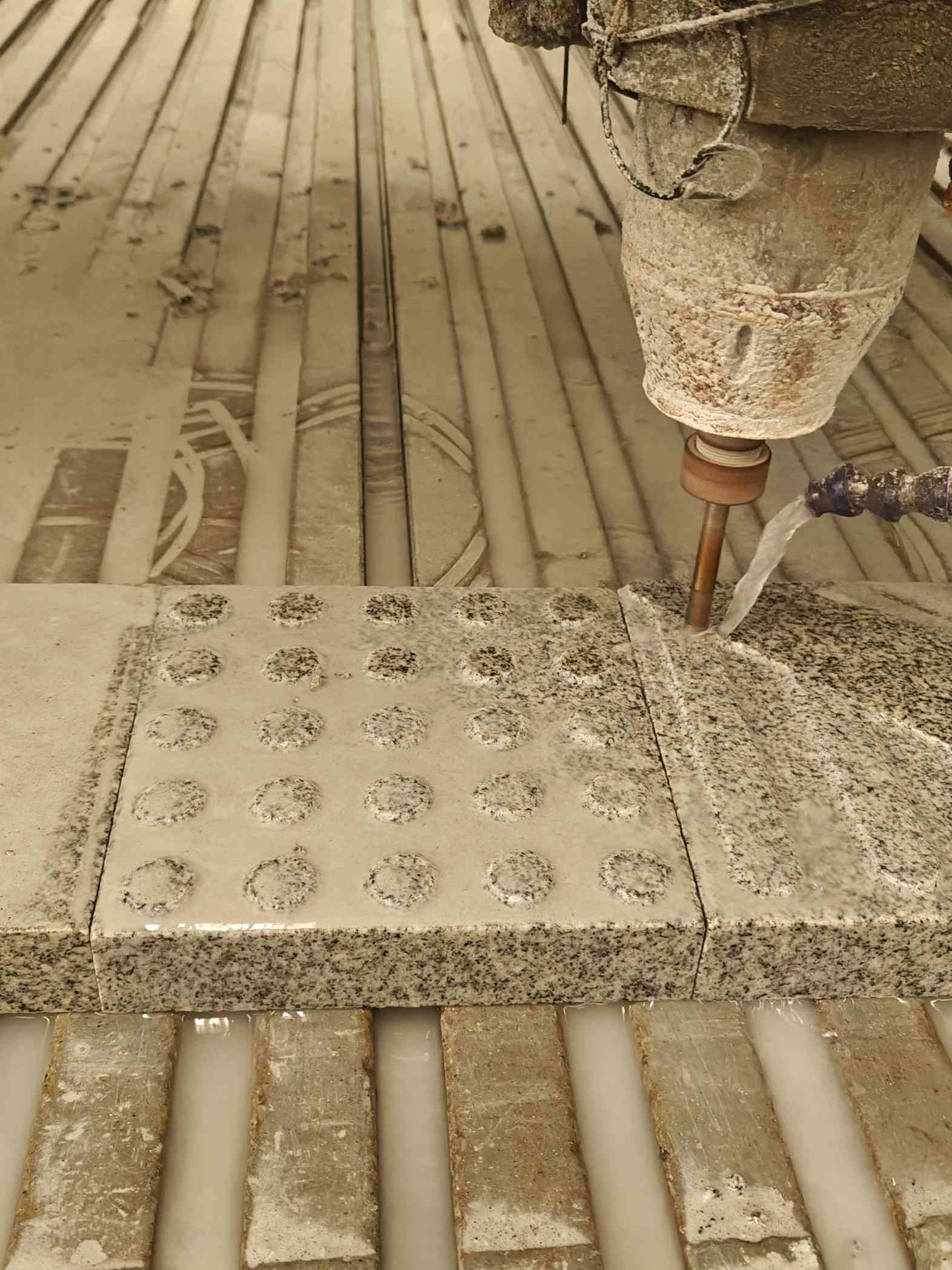 芜湖 芝麻白花岗岩石材盲人石、盲道石、盲点石