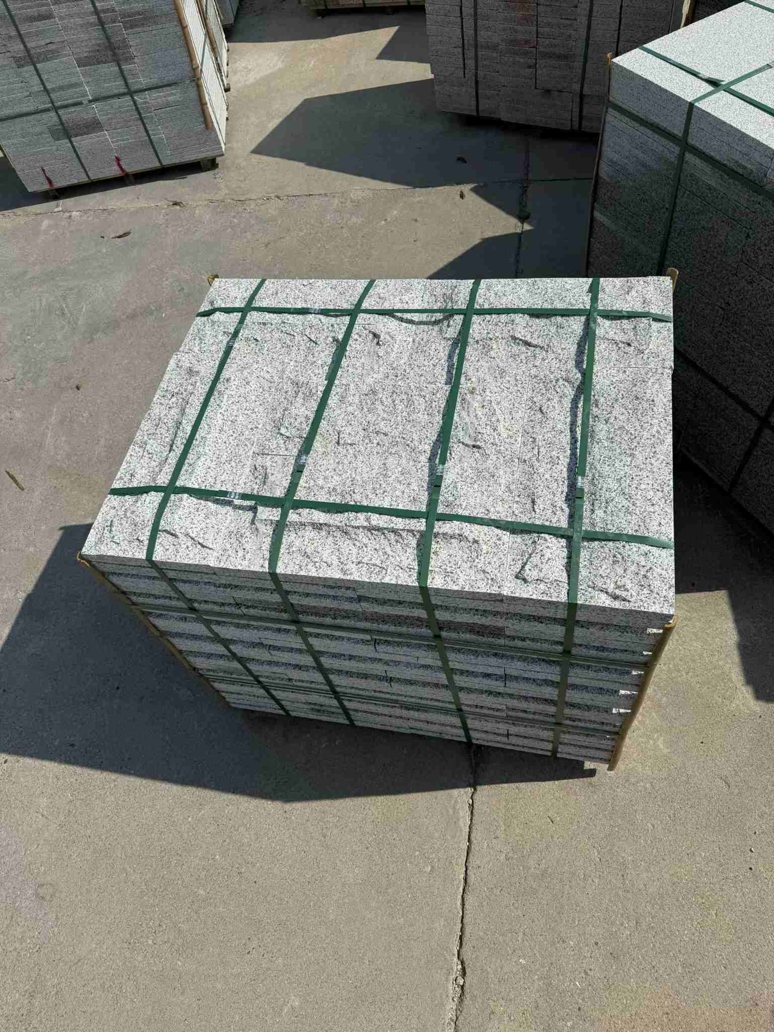 芜湖 白麻花岗岩石材自然面蘑菇石成品