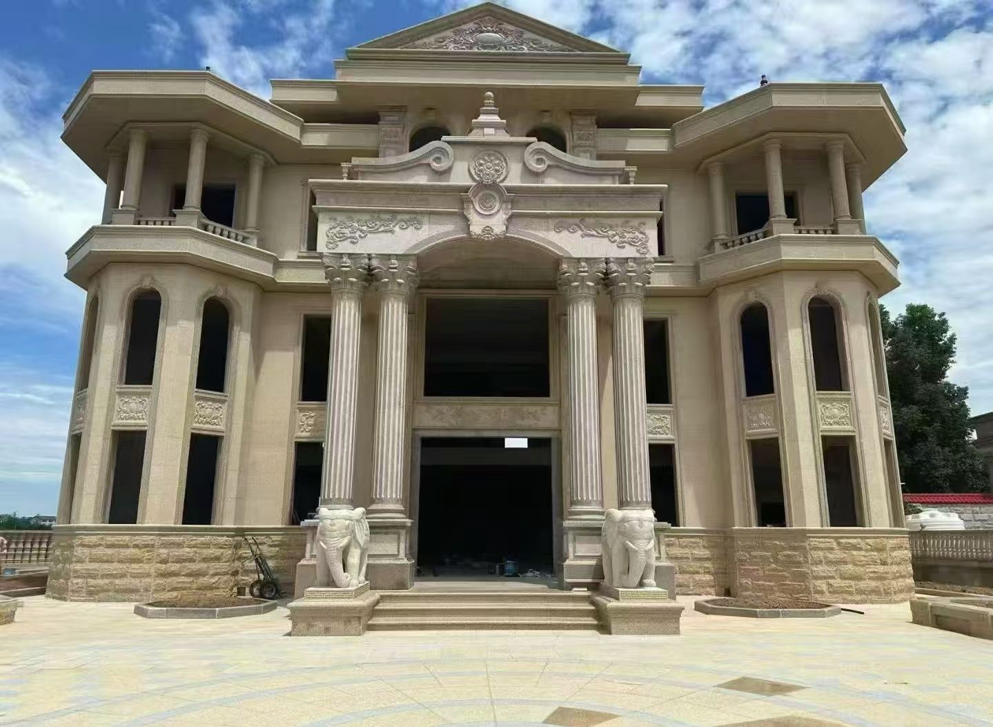 芜湖 黄金麻别墅外墙干挂，大柱，大象，蘑菇石，雕花板