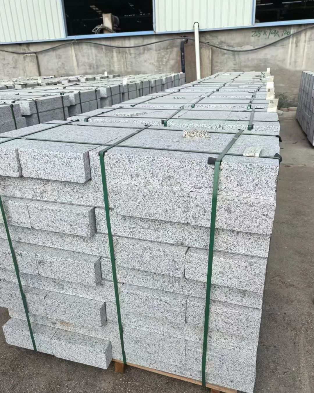 芜湖 白麻花岗岩路沿石，弧形路沿石，道牙石，马路牙子，界石，路缘石，平沿石，直岩石，平缘石等