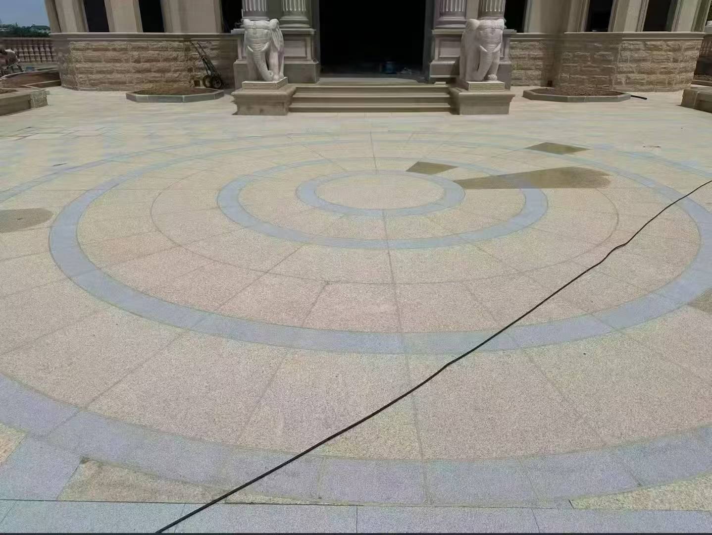 芜湖 黄金麻芝麻灰花岗岩石材地铺拼接效果